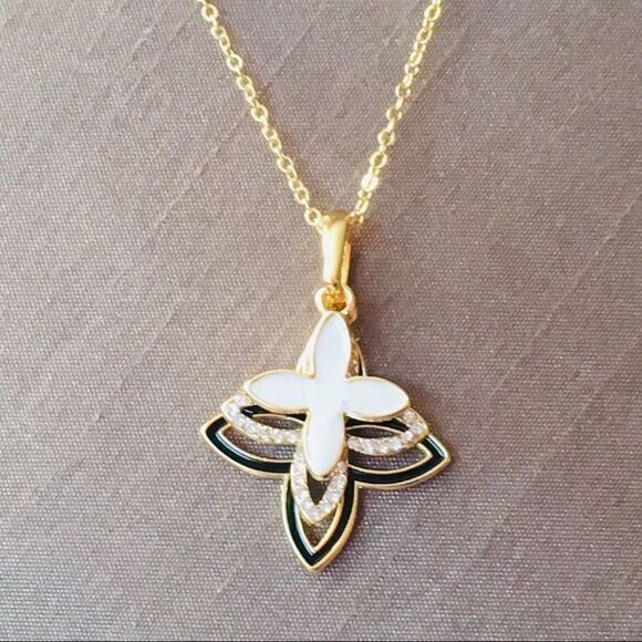 Layered Flower Charm Pendant Long Necklace NWT - Picture 3 of 9